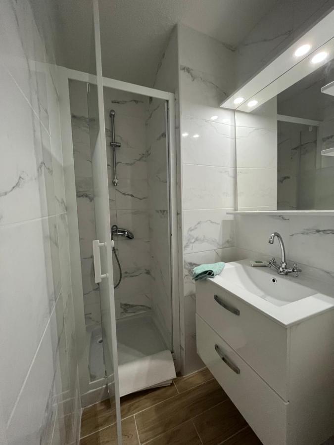 Appartement 2 Pieces En Rez De Jardin Avec Parking Et Piscine 卢贝新城 外观 照片